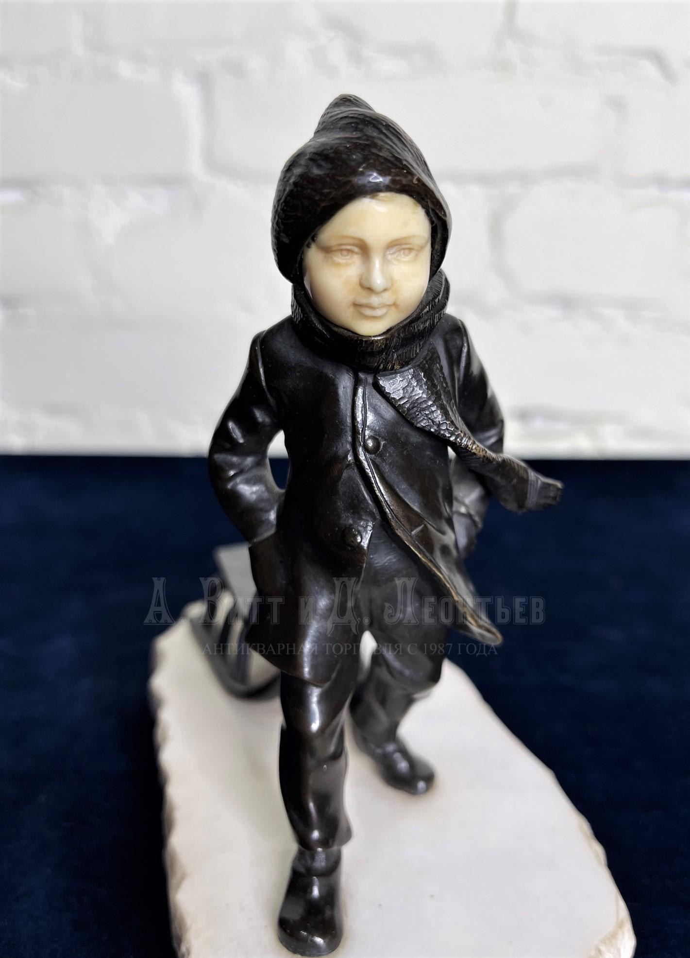 Мальчик с санками скульптор Eugene Bernoud бронза с костью хризоэлефантинная